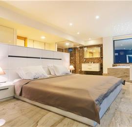 4 Bedroom Villa on the Seafront with Pool in Kalamar Bay, Sleeps 8